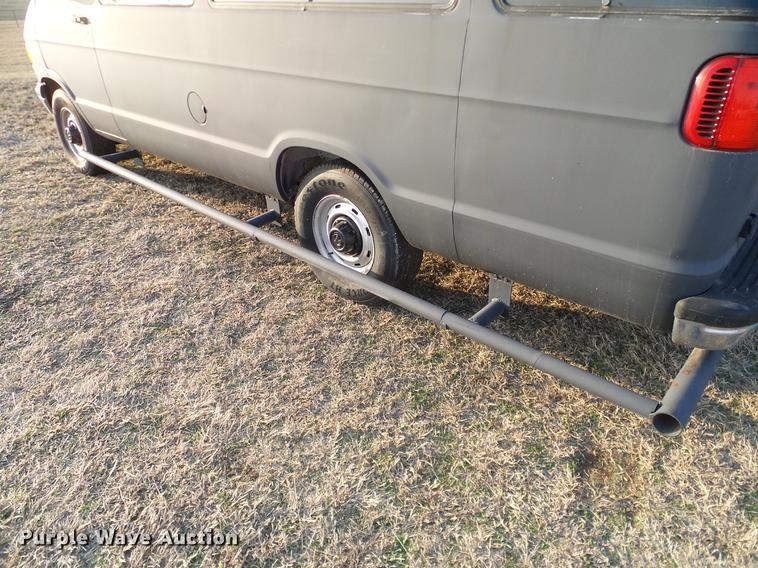 image for item DD1405 2001 Dodge Ram Wagon B3500 Maxi van