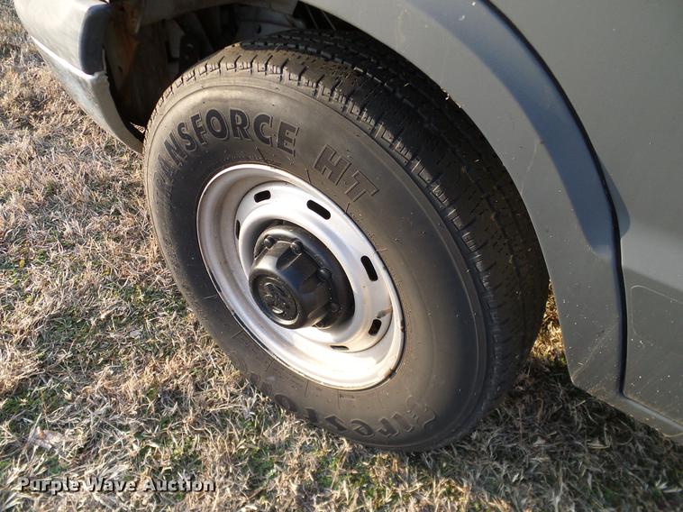 image for item DD1405 2001 Dodge Ram Wagon B3500 Maxi van