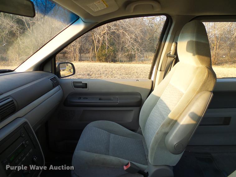 image for item DD1406 2004 Ford Freestar van