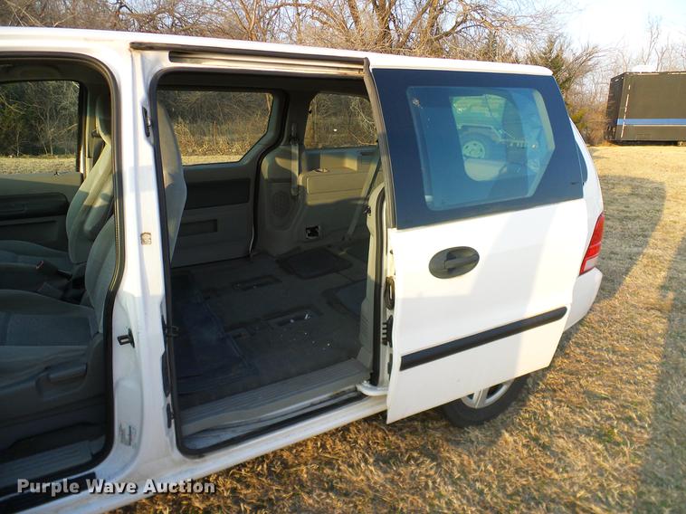 image for item DD1406 2004 Ford Freestar van