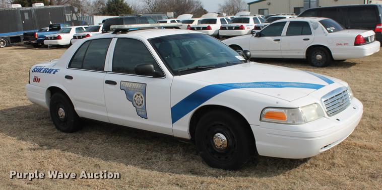 image for item DD1410 2004 Ford Crown Victoria Police Interceptor