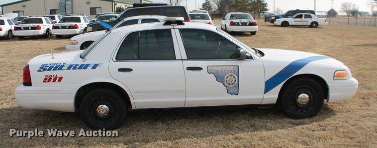 image for item DD1410 2004 Ford Crown Victoria Police Interceptor