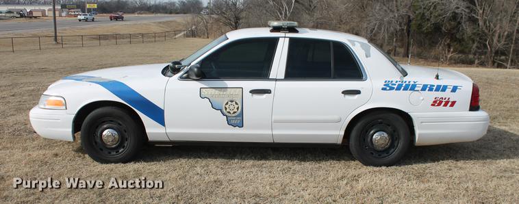 image for item DD1410 2004 Ford Crown Victoria Police Interceptor