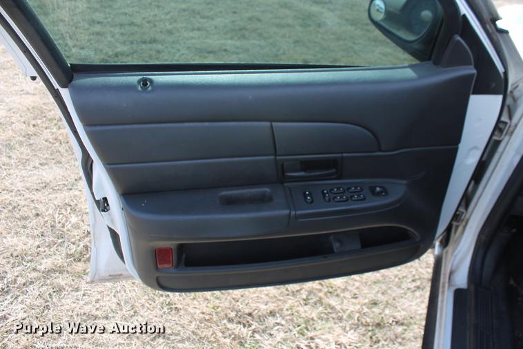 image for item DD1410 2004 Ford Crown Victoria Police Interceptor