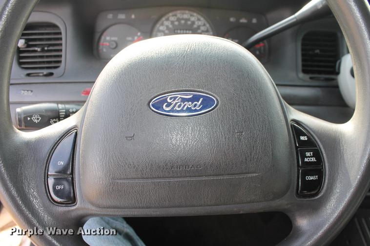 image for item DD1410 2004 Ford Crown Victoria Police Interceptor