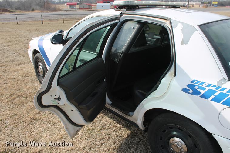 image for item DD1410 2004 Ford Crown Victoria Police Interceptor