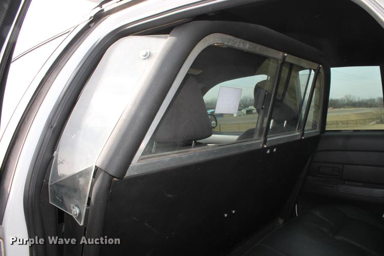 image for item DD1410 2004 Ford Crown Victoria Police Interceptor