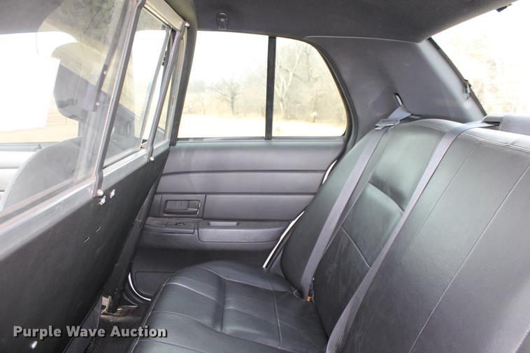 image for item DD1410 2004 Ford Crown Victoria Police Interceptor