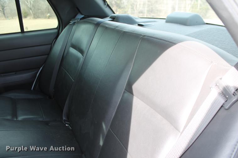 image for item DD1410 2004 Ford Crown Victoria Police Interceptor