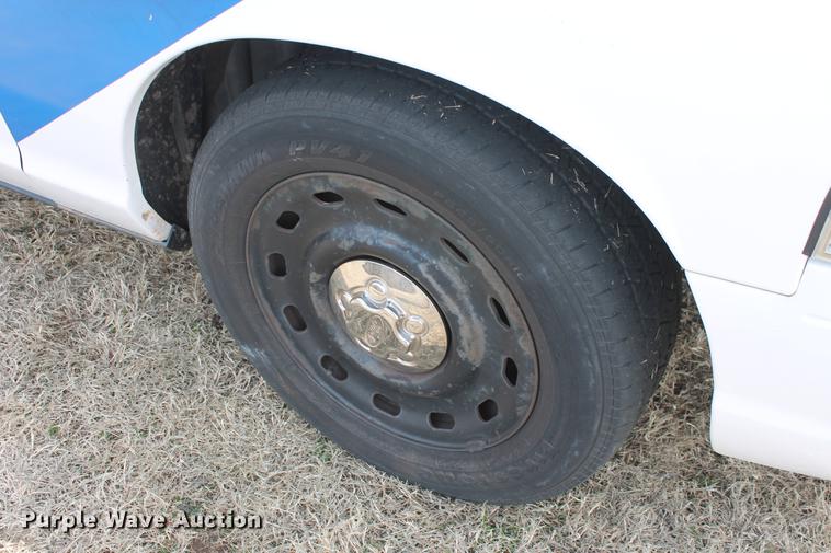 image for item DD1410 2004 Ford Crown Victoria Police Interceptor