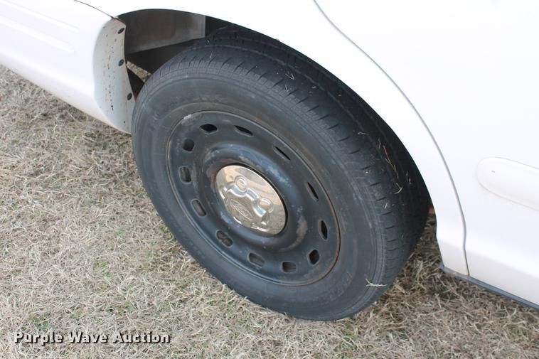 image for item DD1410 2004 Ford Crown Victoria Police Interceptor