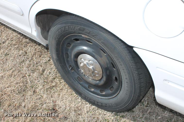 image for item DD1410 2004 Ford Crown Victoria Police Interceptor