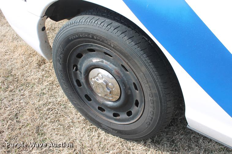 image for item DD1410 2004 Ford Crown Victoria Police Interceptor