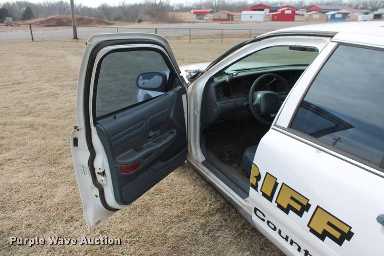 image for item DD1412 2000 Ford Crown Victoria Police Interceptor