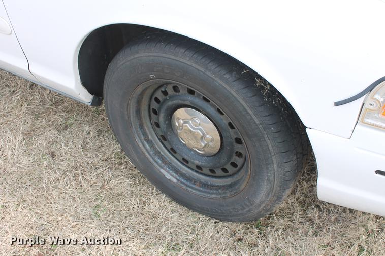 image for item DD1412 2000 Ford Crown Victoria Police Interceptor