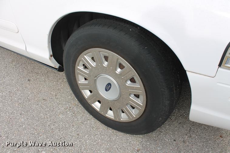 image for item DD1413 2005 Ford Crown Victoria Police Interceptor