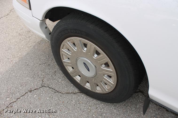 image for item DD1413 2005 Ford Crown Victoria Police Interceptor