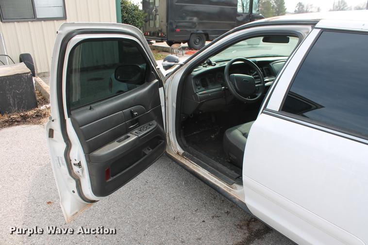 image for item DD1414 2005 Ford Crown Victoria Police Interceptor