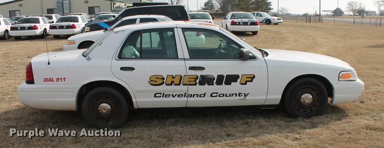 image for item DD1417 2005 Ford Crown Victoria Police Interceptor