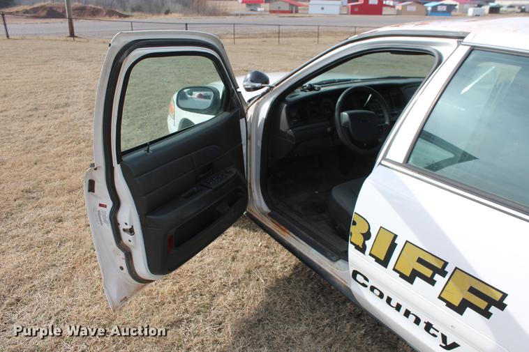 image for item DD1417 2005 Ford Crown Victoria Police Interceptor