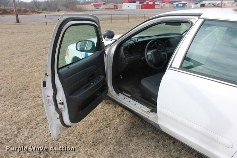 image for item DD1419 2003 Ford Crown Victoria Police Interceptor
