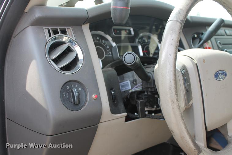 image for item DD1420 2010 Ford Expedition XLT SUV