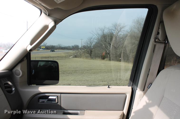 image for item DD1420 2010 Ford Expedition XLT SUV