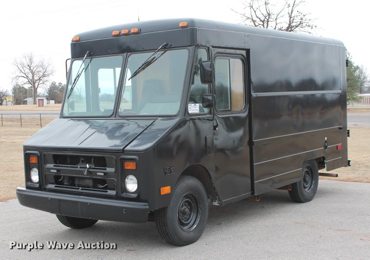 image for item DD1421 1993 Chevrolet P30 step van