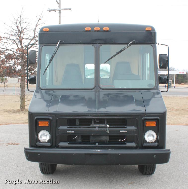 image for item DD1421 1993 Chevrolet P30 step van