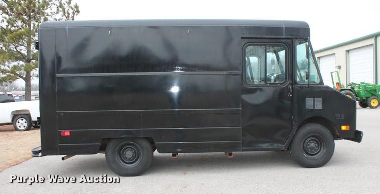 image for item DD1421 1993 Chevrolet P30 step van