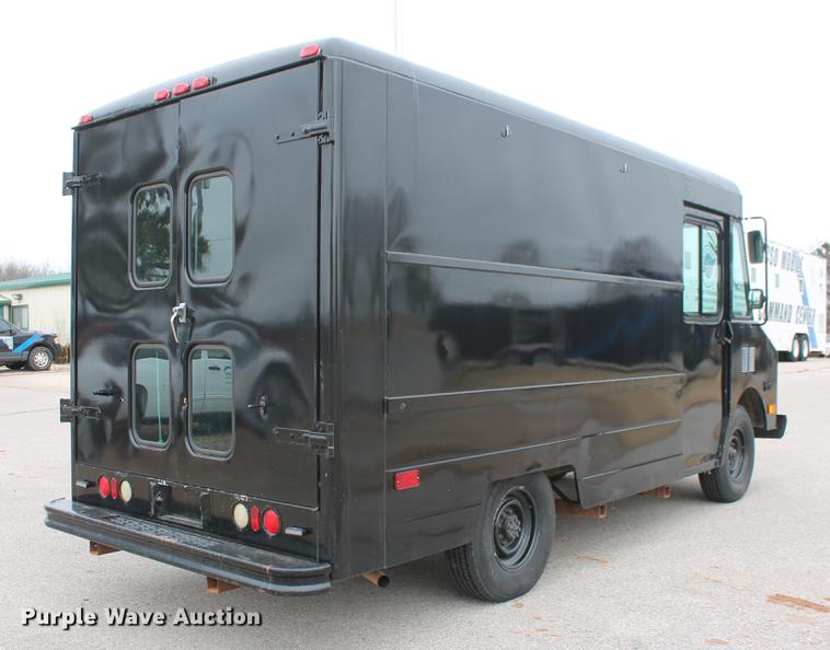 image for item DD1421 1993 Chevrolet P30 step van