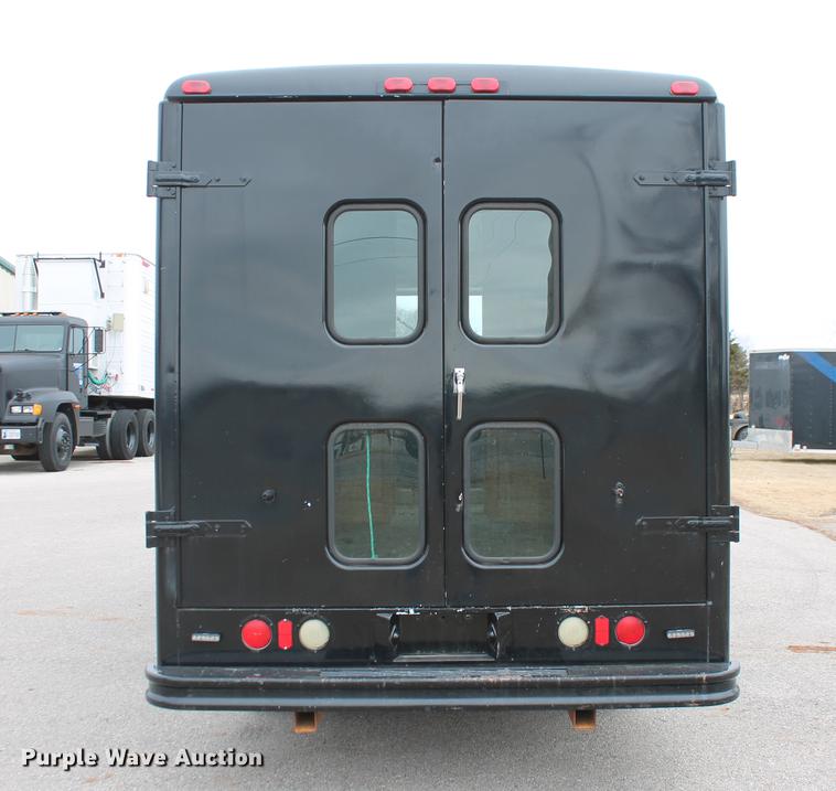 image for item DD1421 1993 Chevrolet P30 step van