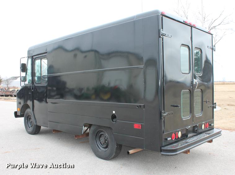 image for item DD1421 1993 Chevrolet P30 step van