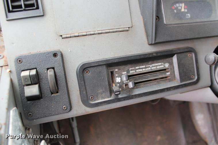 image for item DD1421 1993 Chevrolet P30 step van