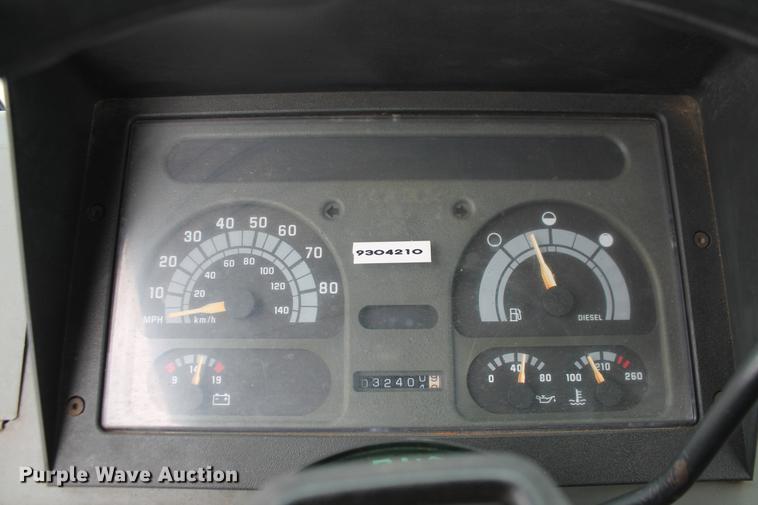 image for item DD1421 1993 Chevrolet P30 step van