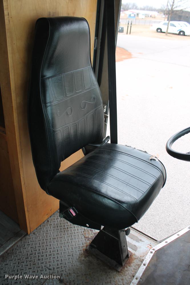 image for item DD1421 1993 Chevrolet P30 step van