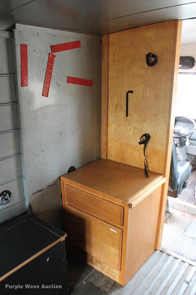 image for item DD1421 1993 Chevrolet P30 step van