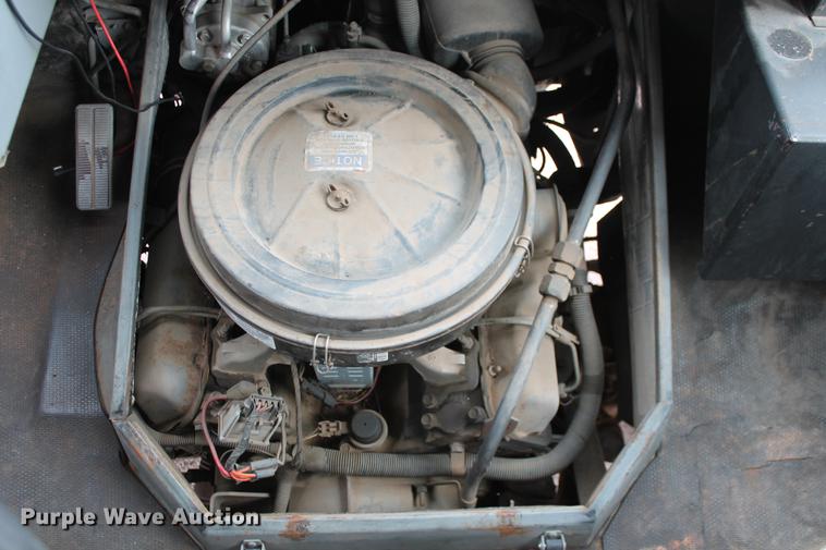 image for item DD1421 1993 Chevrolet P30 step van