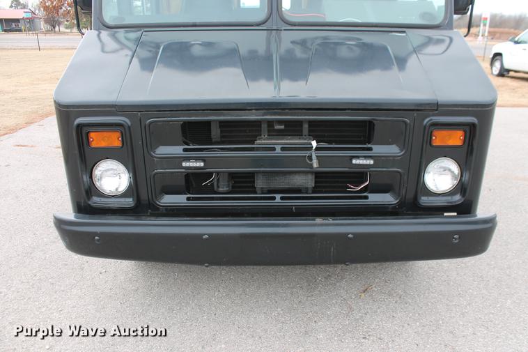 image for item DD1421 1993 Chevrolet P30 step van