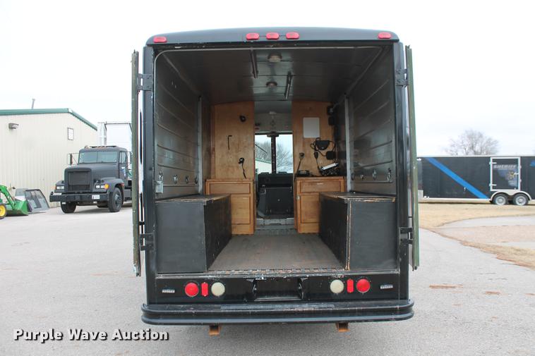 image for item DD1421 1993 Chevrolet P30 step van