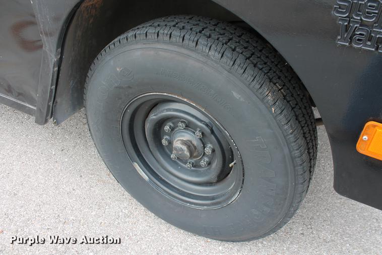 image for item DD1421 1993 Chevrolet P30 step van