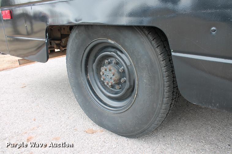 image for item DD1421 1993 Chevrolet P30 step van