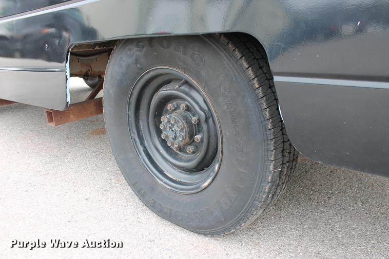 image for item DD1421 1993 Chevrolet P30 step van