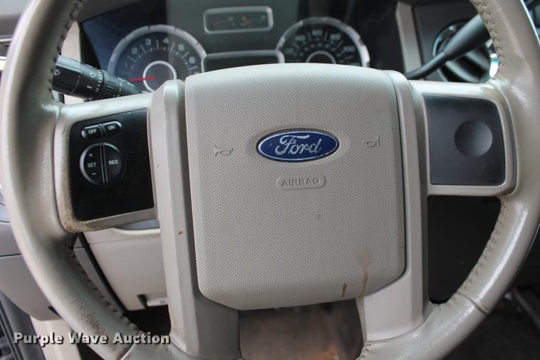 image for item DD1422 2010 Ford Expedition XLT SUV