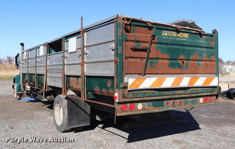 image for item EC9291 1996 International 4700LP recycling truck