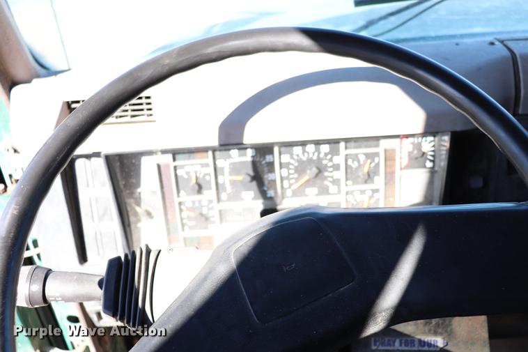 image for item EC9291 1996 International 4700LP recycling truck