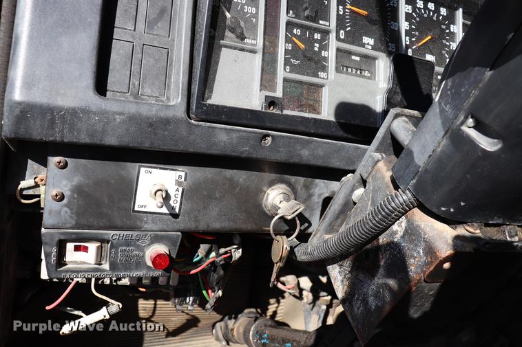 image for item EC9291 1996 International 4700LP recycling truck