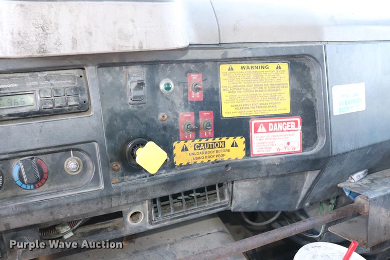 image for item EC9291 1996 International 4700LP recycling truck