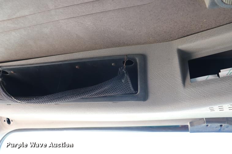 image for item EC9291 1996 International 4700LP recycling truck