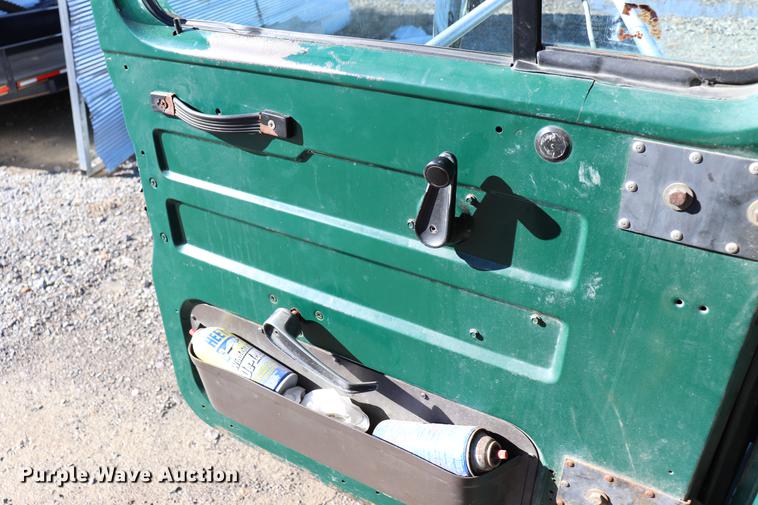 image for item EC9291 1996 International 4700LP recycling truck